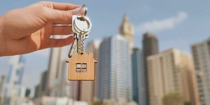 RERA certified property valuer conducting a home appraisal inspection of a Dubai residential property