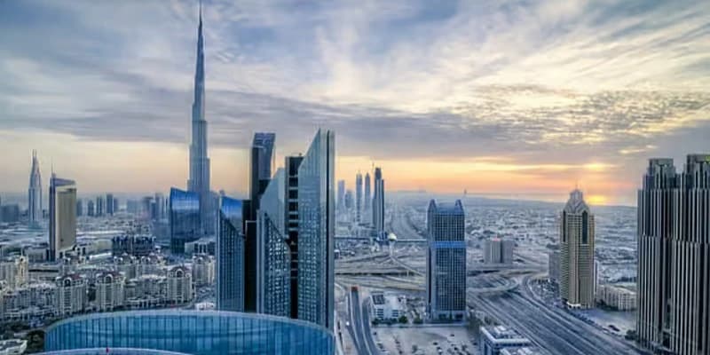 Tenant reviewing flexible monthly rental payment options under Dubai Land Department Flexi Rent scheme