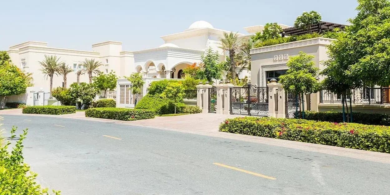 The Ultimate Guide to Emaar Beachfront Dubai: Luxury Living & Investment Opportunities 2025